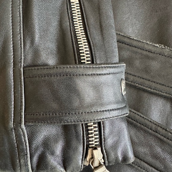 Motorcycle style leather jacket - Picture 4 of 7